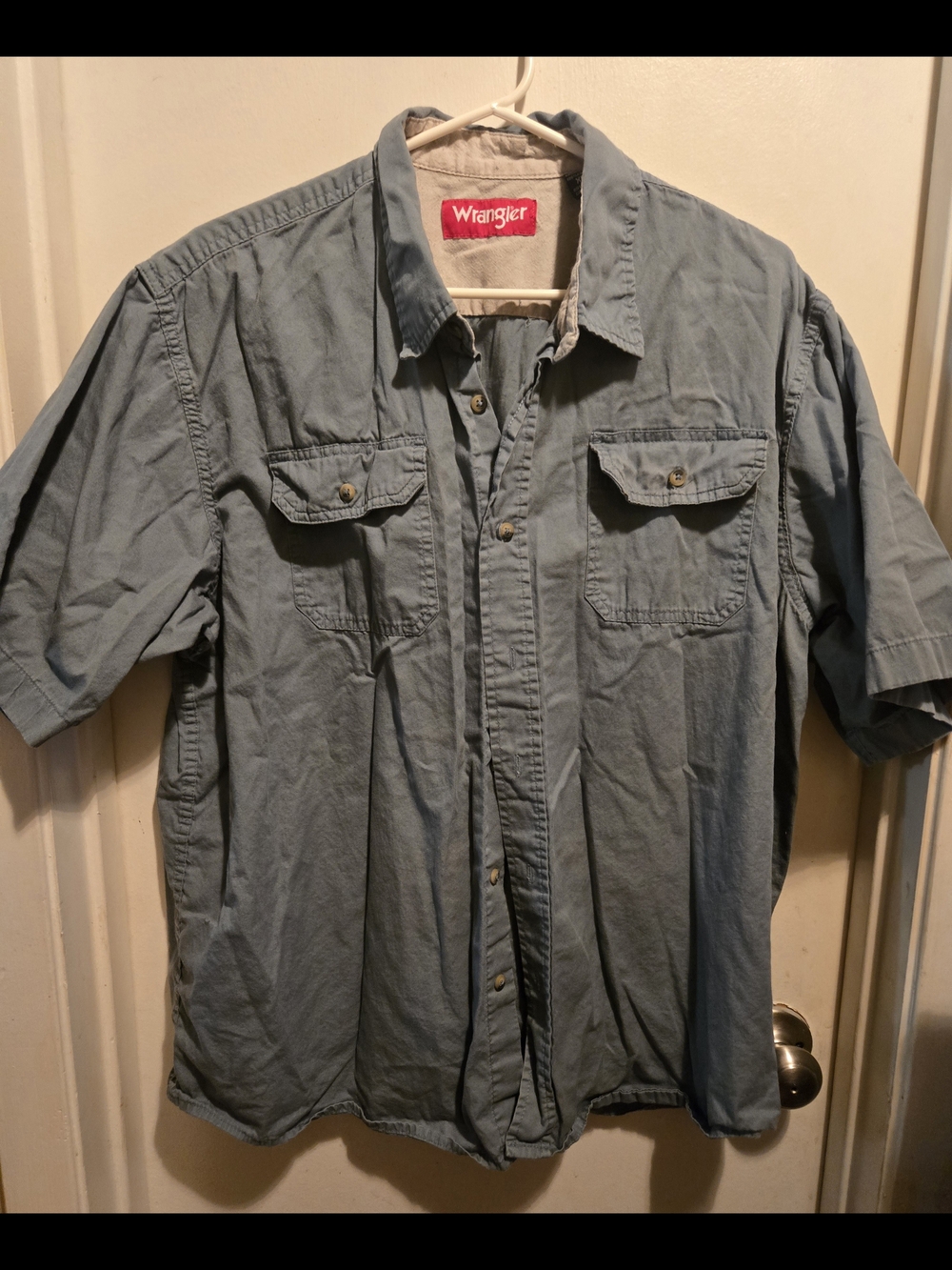 Wrangler Men's Short Sleeve Classic Button-Up Shirt